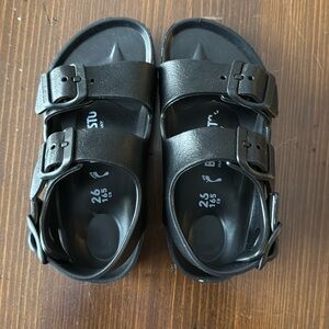 Kid Birkenstock size 26 sandals
